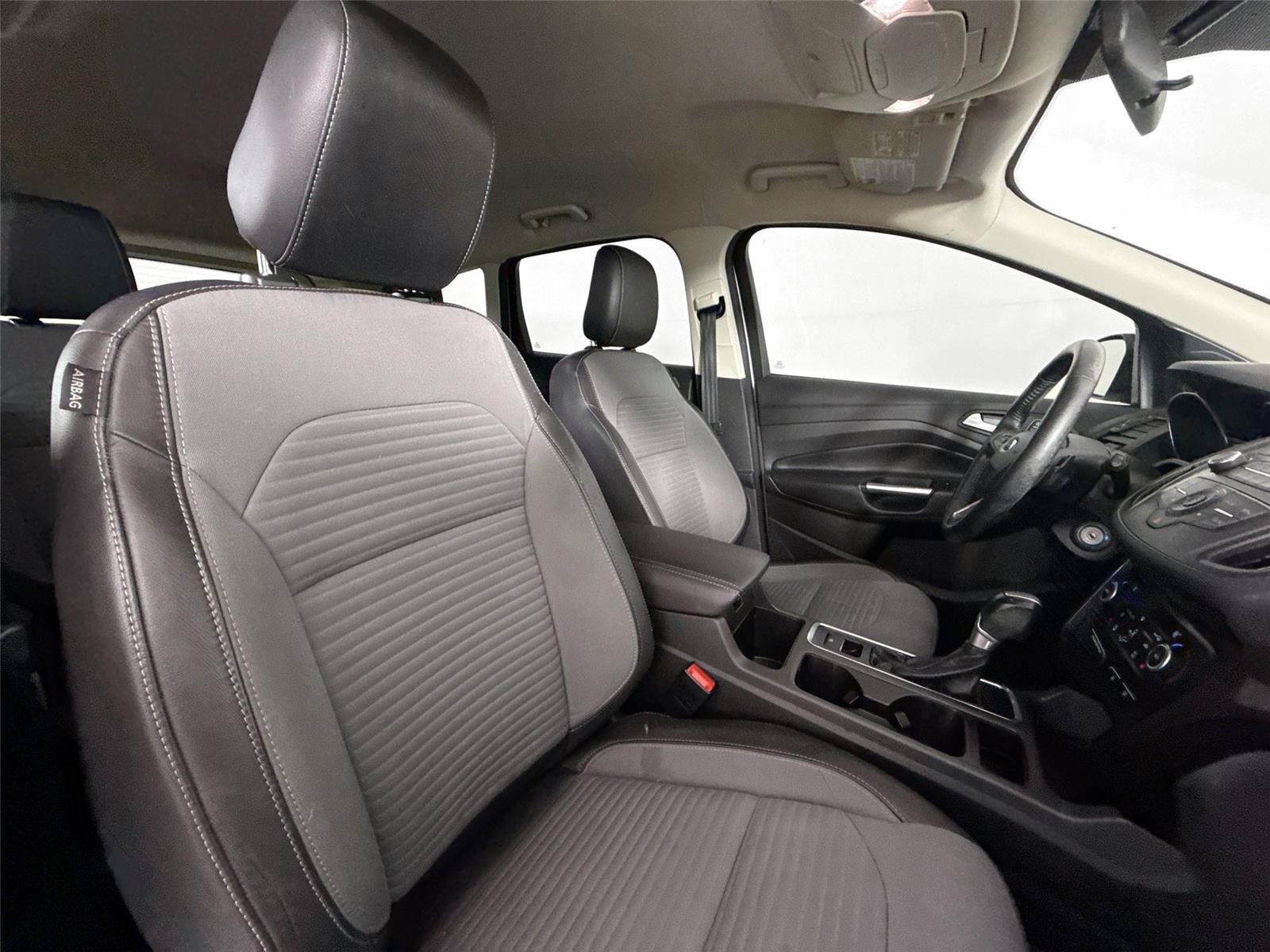 Used 2018 Ford Escape SE w/ SE Sport Appearance Package FWD image 39