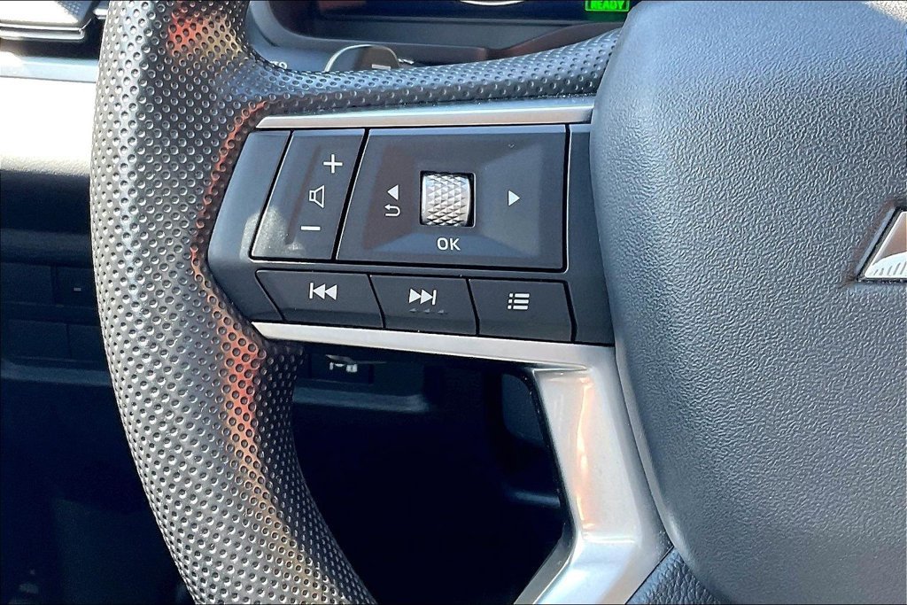 Used 2025 Mitsubishi Outlander ES AWD/4WD image 17