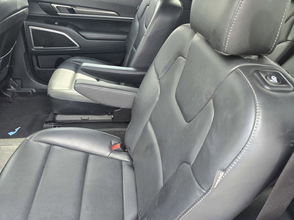 Used 2025 Kia Telluride S AWD/4WD image 12