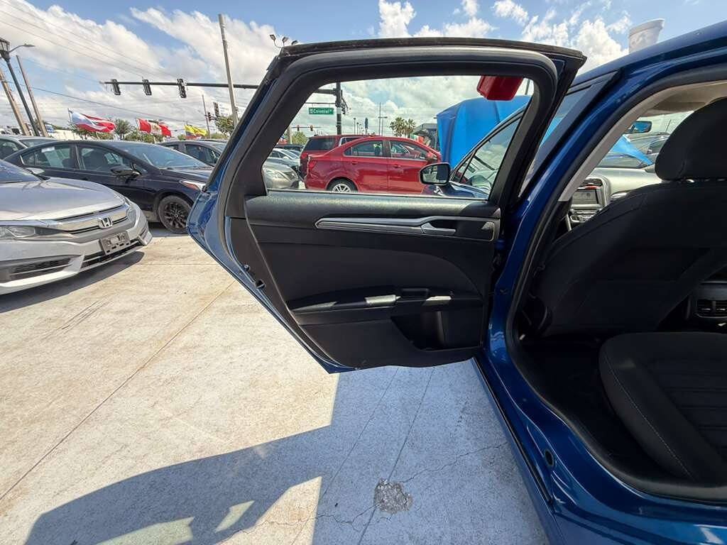 Used 2018 Ford Fusion SE w/ Fusion SE Technology Package FWD image 15