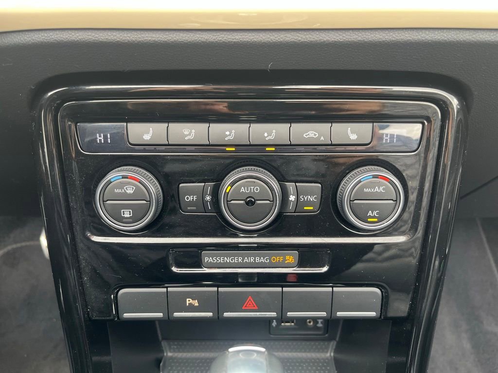 Used 2019 Volkswagen Beetle 2.0T Final Edition SEL FWD image 23
