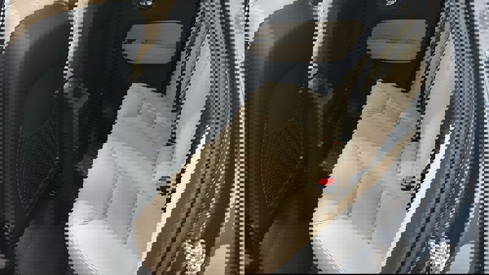 Used 2026 Volvo XC60 T8 Plus w/ Protection Package Premier image 27