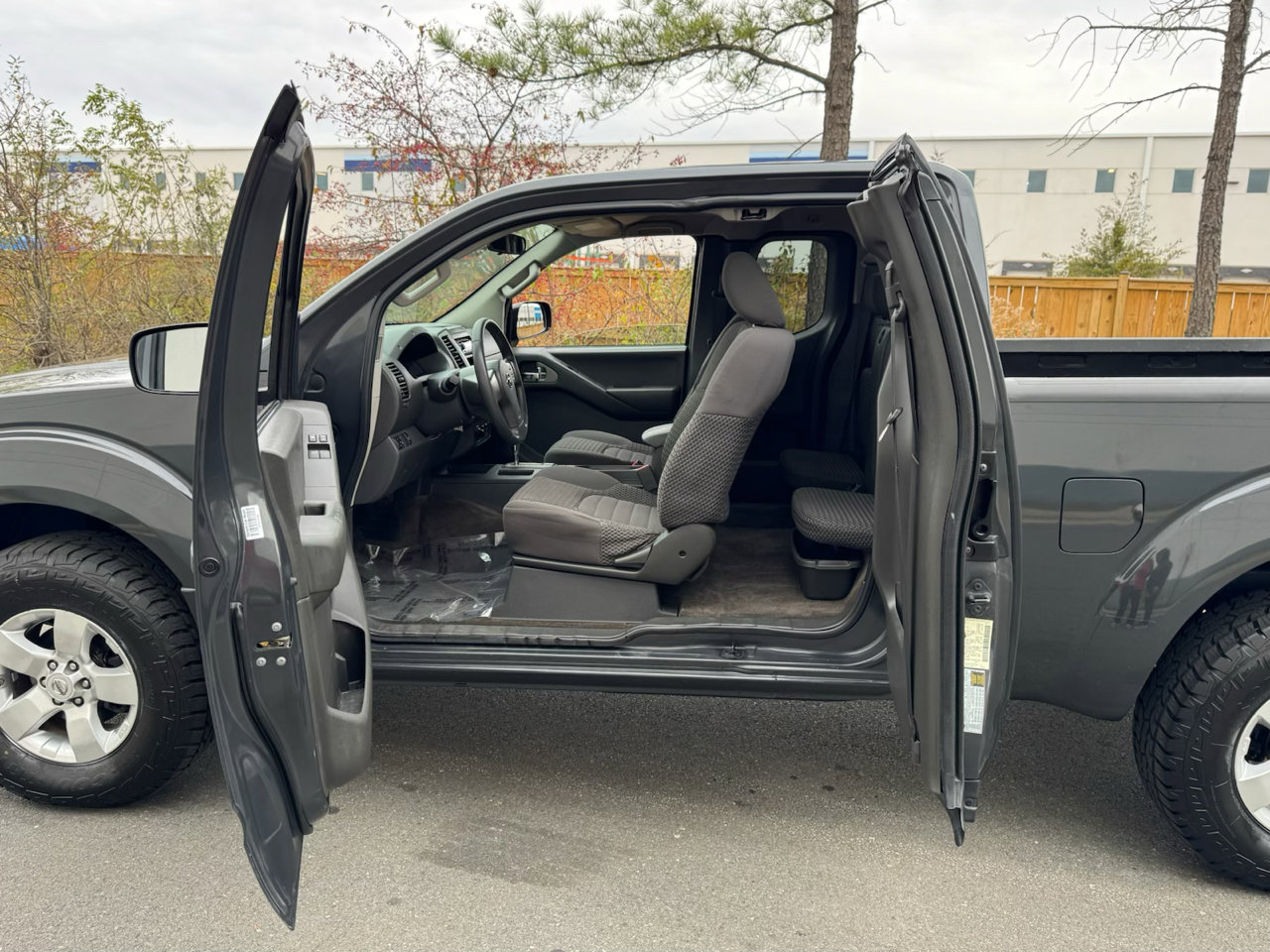 Used 2012 Nissan Frontier SV image 23