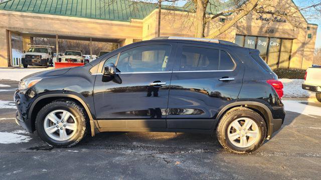 Used 2017 Chevrolet Trax LT w/ LT Convenience Package image 3