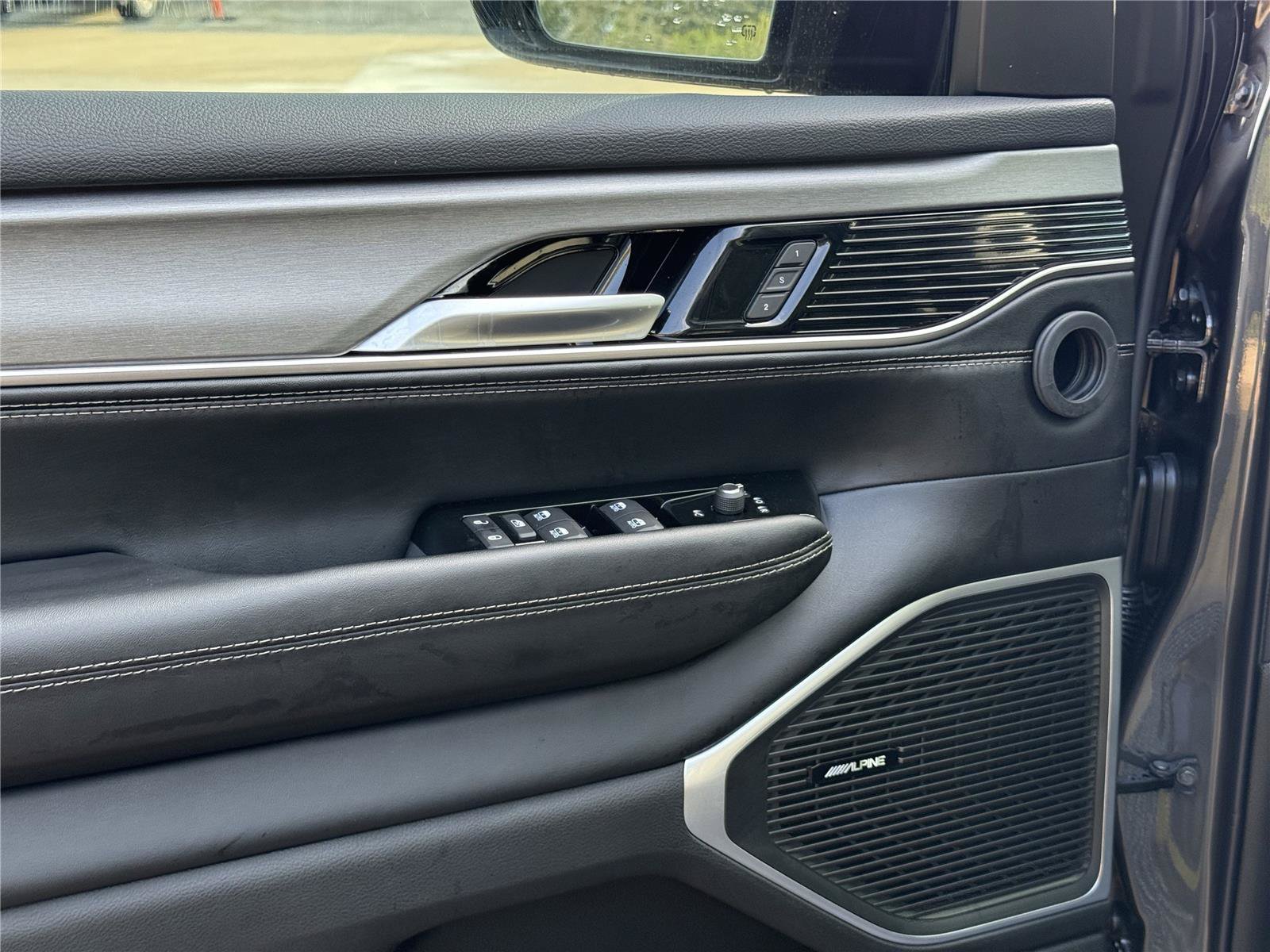 New 2025 Jeep Wagoneer L Series II AWD/4WD image 12
