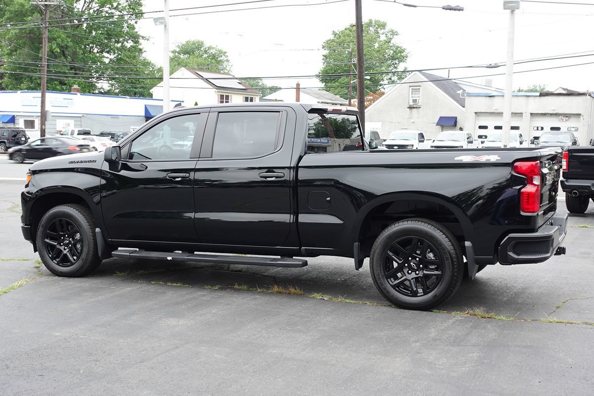 Used 2024 Chevrolet Silverado 1500 Custom AWD/4WD image 2