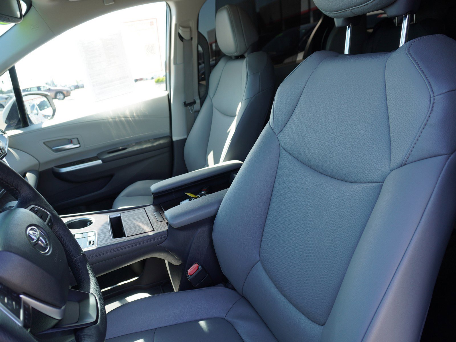 Used 2023 Toyota Sienna XLE image 25