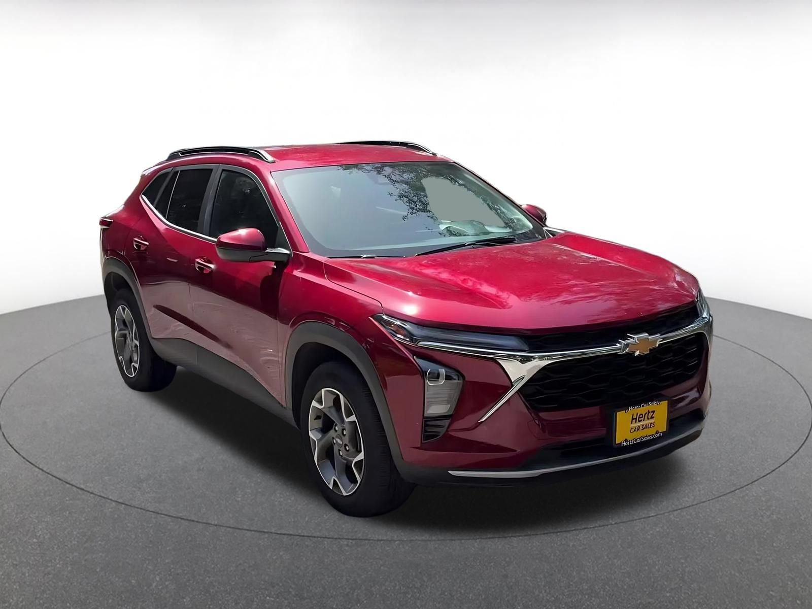 Used 2025 Chevrolet Trax LT w/ LT Convenience Package FWD image 3