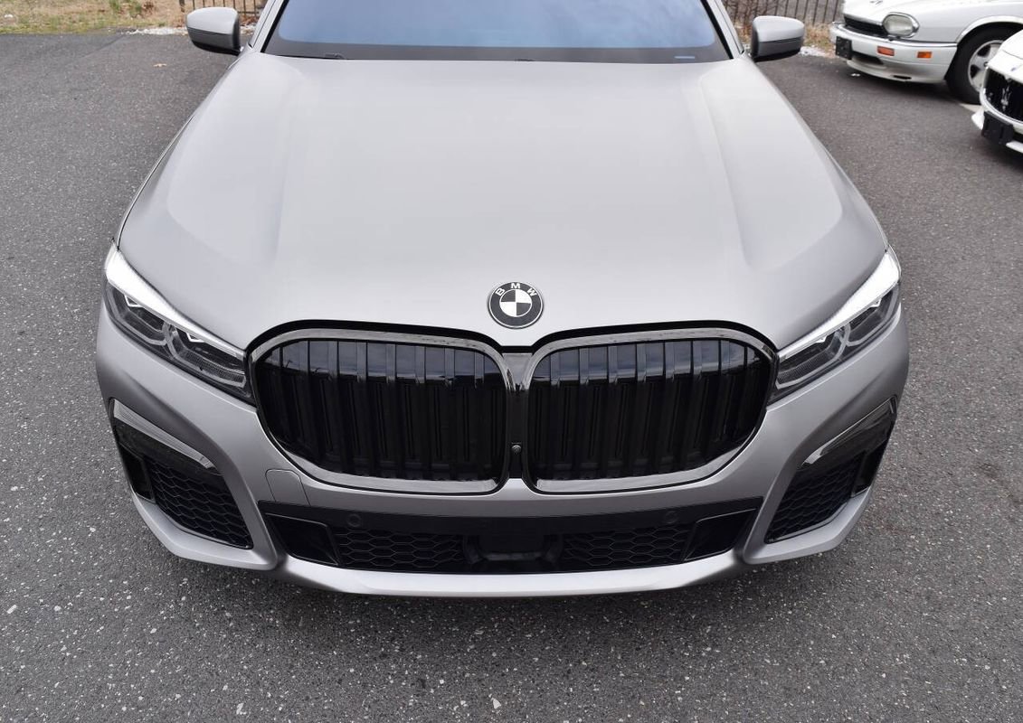 Used 2022 BMW M760i xDrive w/ Luxury Rear Seating Package image 8