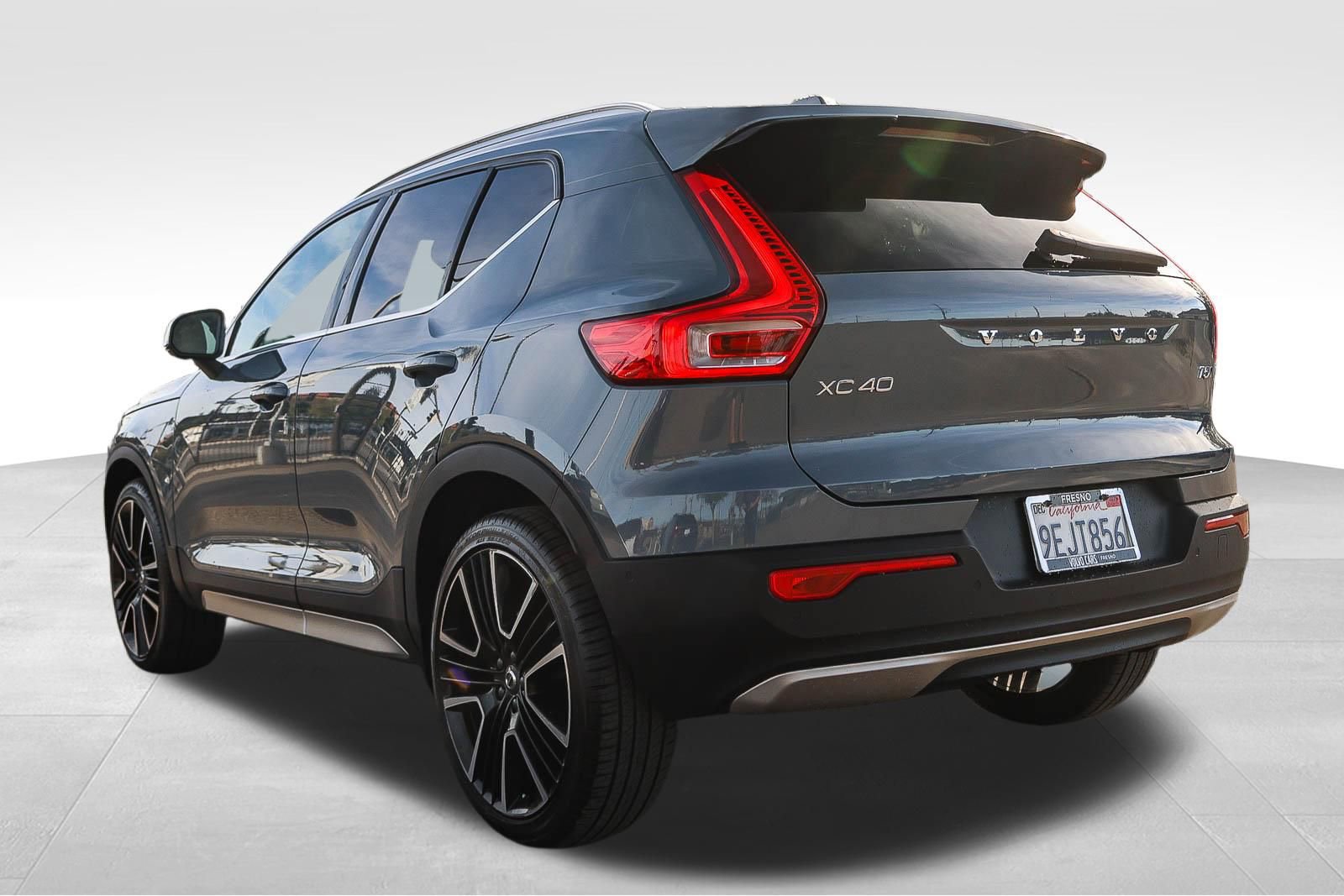 Used 2022 Volvo XC40 T5 Inscription w/ Advanced Package image 8