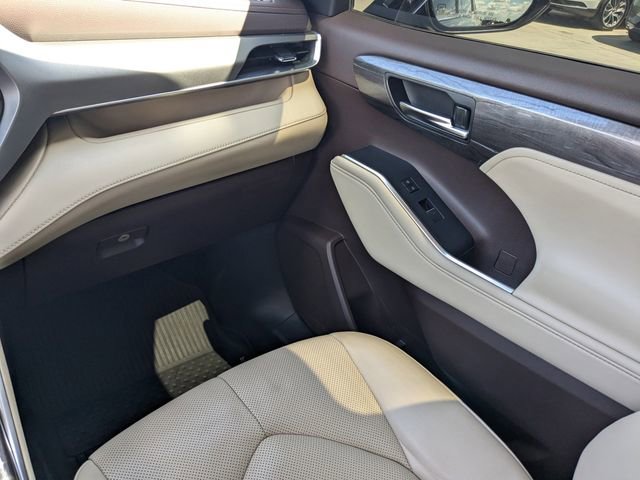 Used 2020 Toyota Highlander Limited image 16