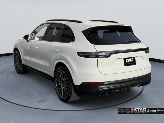 Used 2023 Porsche Cayenne Platinum Edition image 7