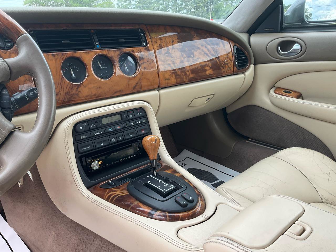 Used 1997 Jaguar XK8 Convertible RWD image 17