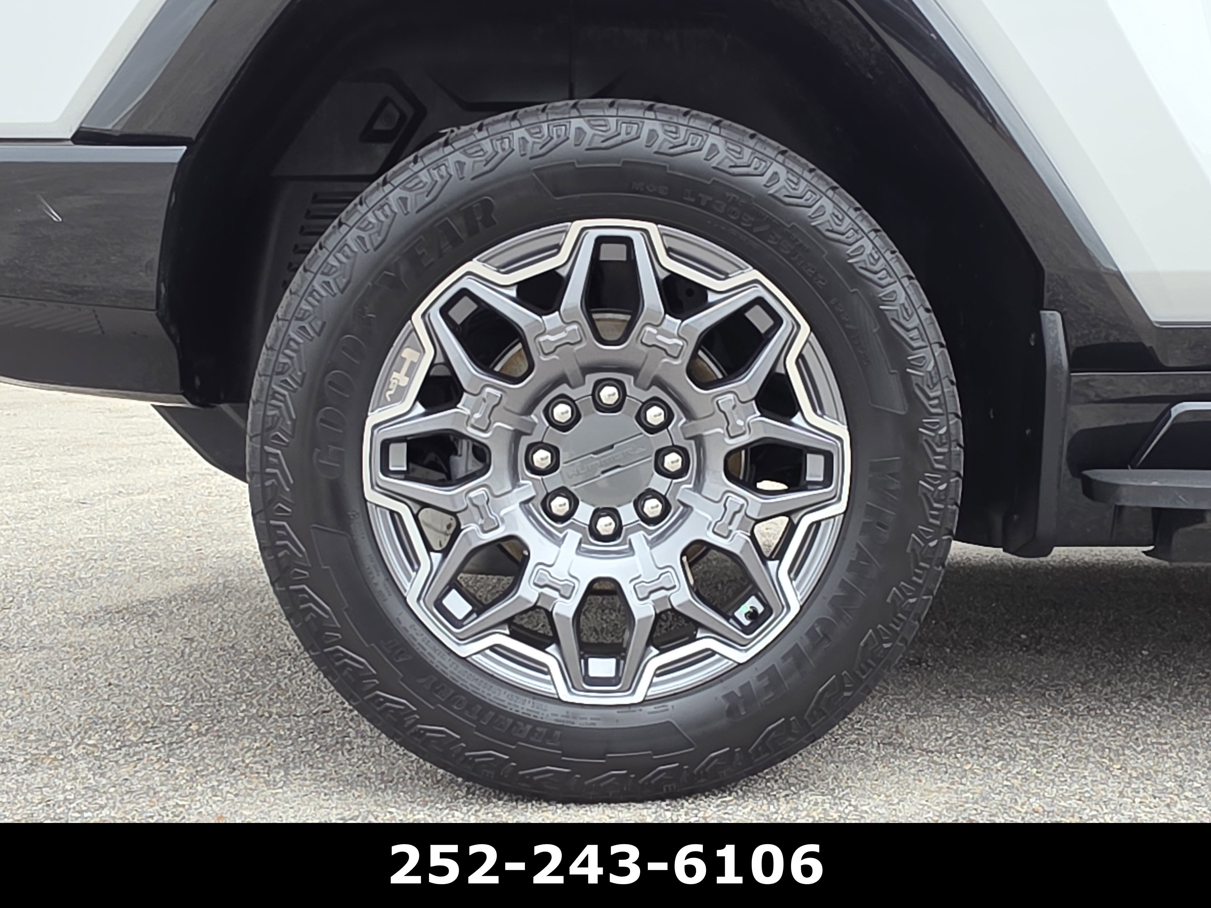 Used 2025 GMC Hummer EV 3X AWD/4WD image 59