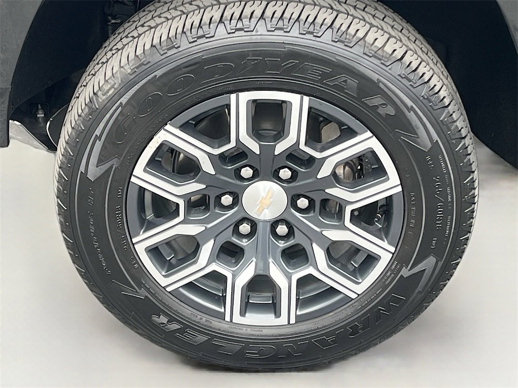 Used 2024 Chevrolet Colorado LT w/ LT Convenience Package III image 32