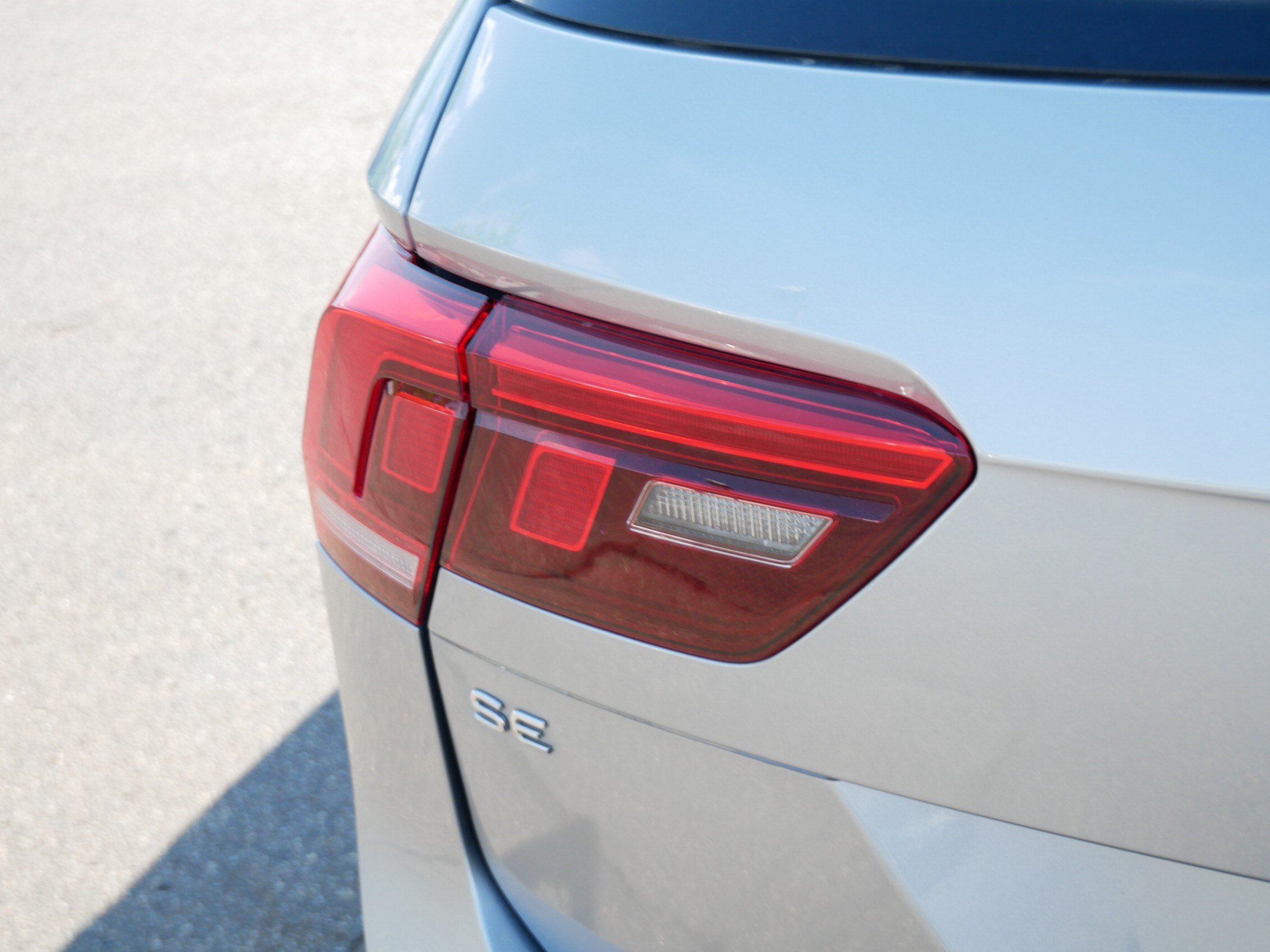 Certified 2023 Volkswagen Tiguan SE R-Line AWD/4WD image 18