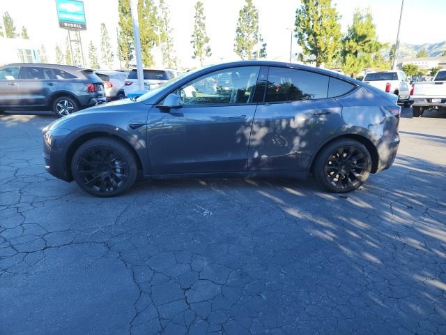 Used 2023 Tesla Model Y Standard Range 4D Sport Utilit image 4