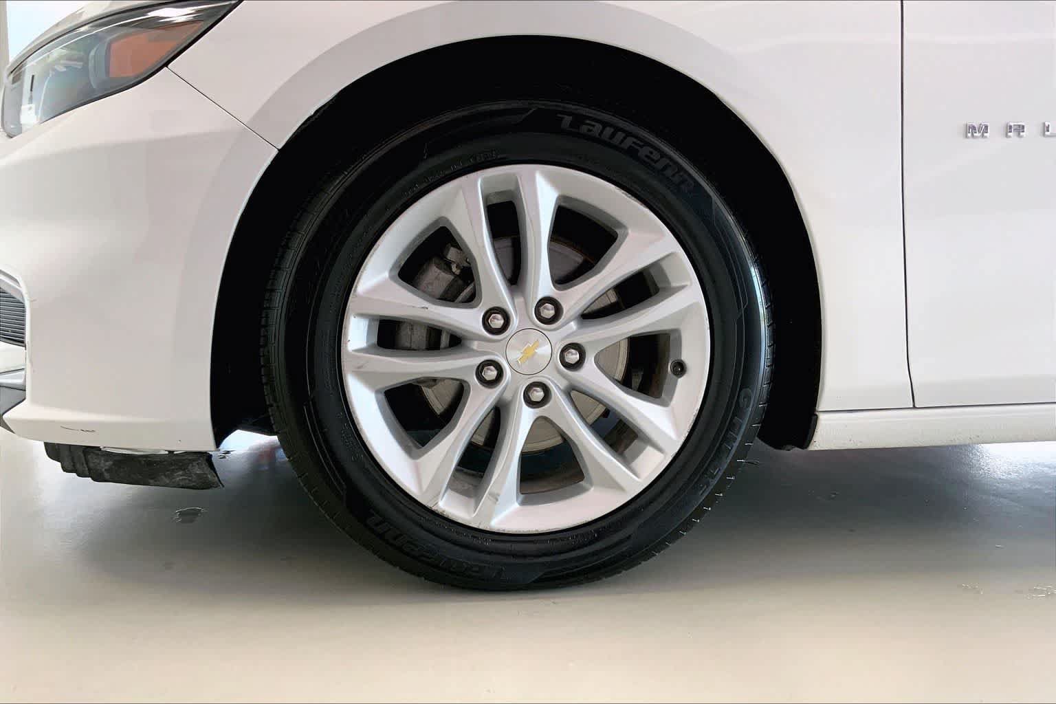 Used 2017 Chevrolet Malibu LT FWD image 8