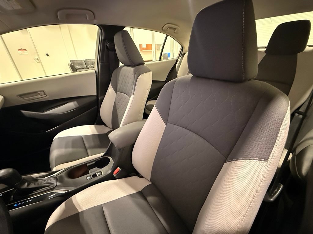 Used 2025 Toyota Corolla LE FWD image 16