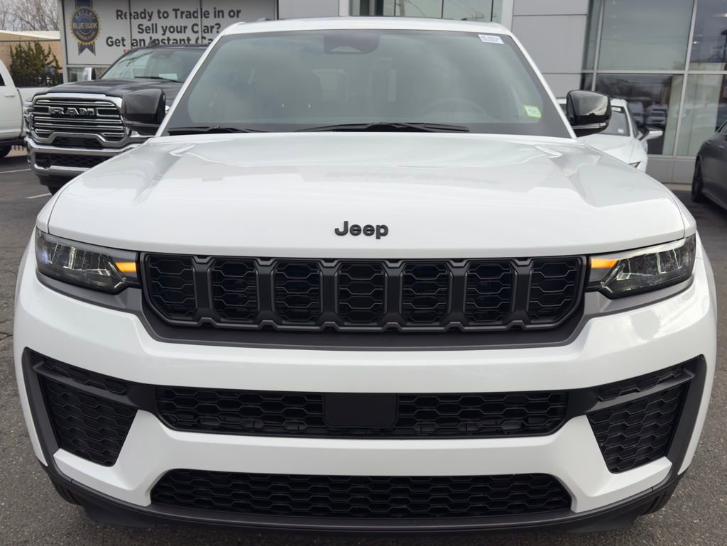 New 2026 Jeep Grand Cherokee Altitude image 2