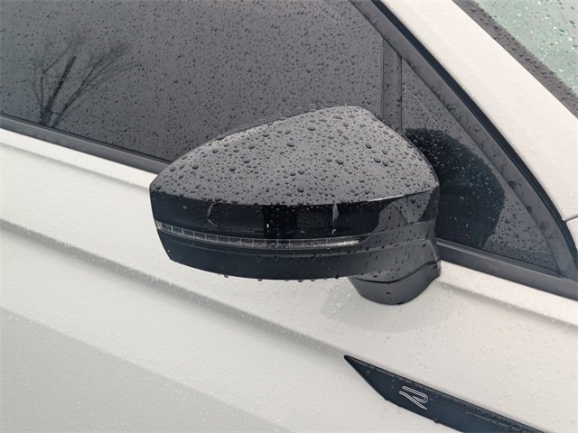 Used 2022 Volkswagen Tiguan SE R-Line image 12