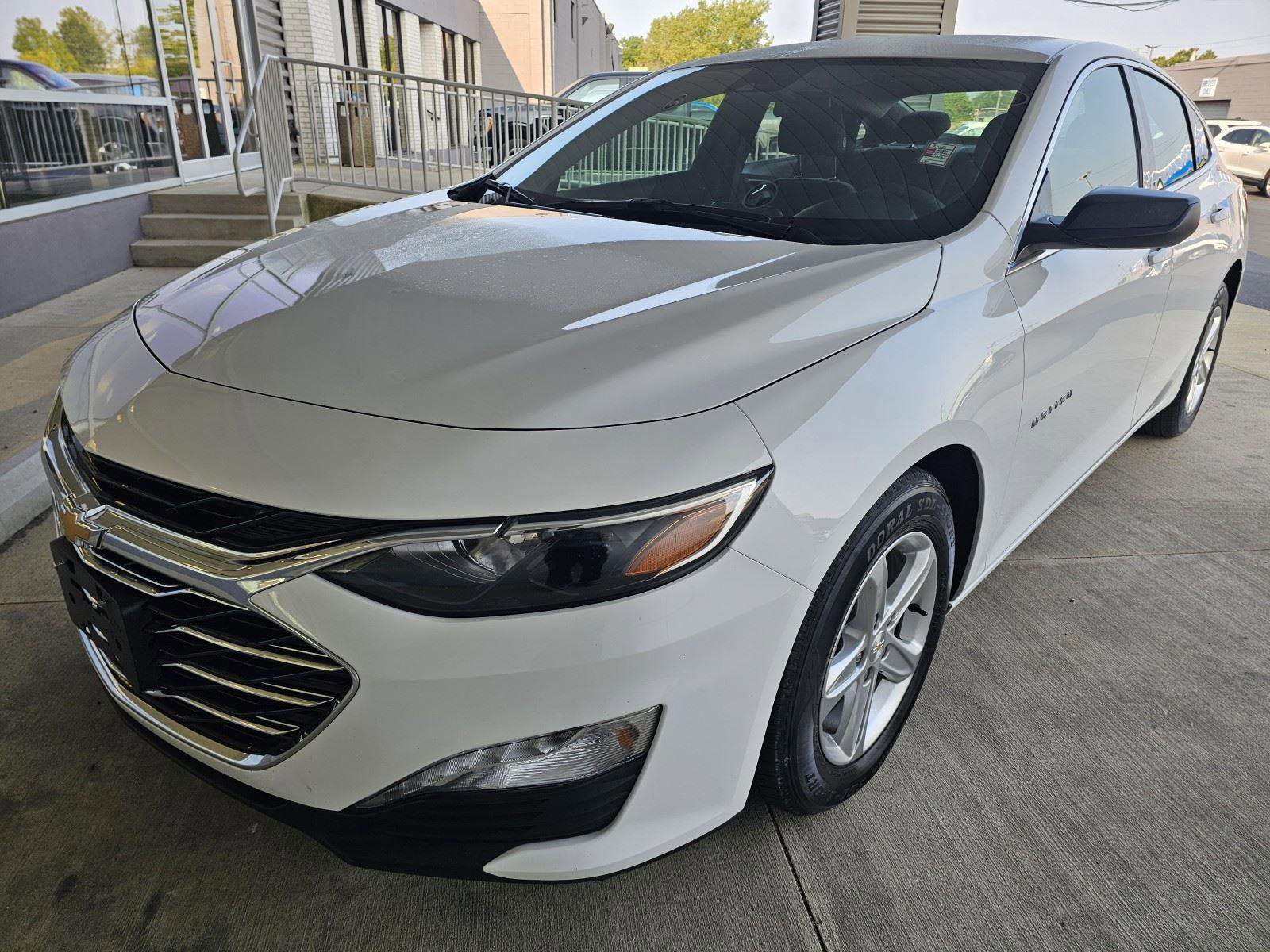 Used 2024 Chevrolet Malibu LT image 1