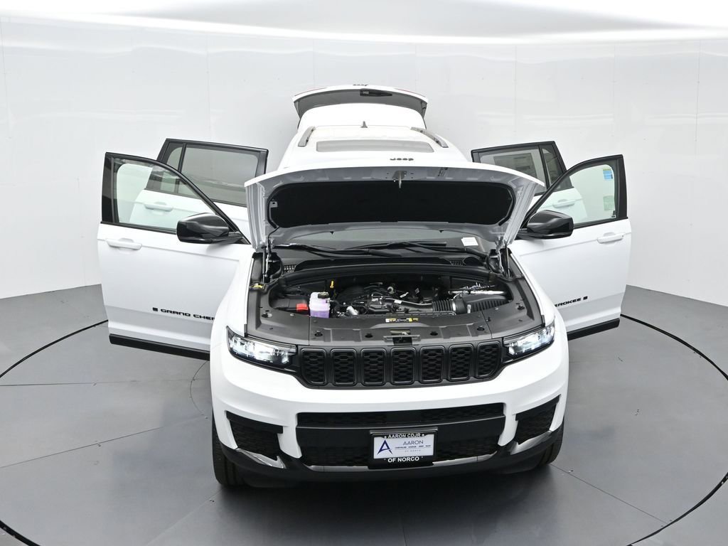 New 2025 Jeep Grand Cherokee L Altitude image 30