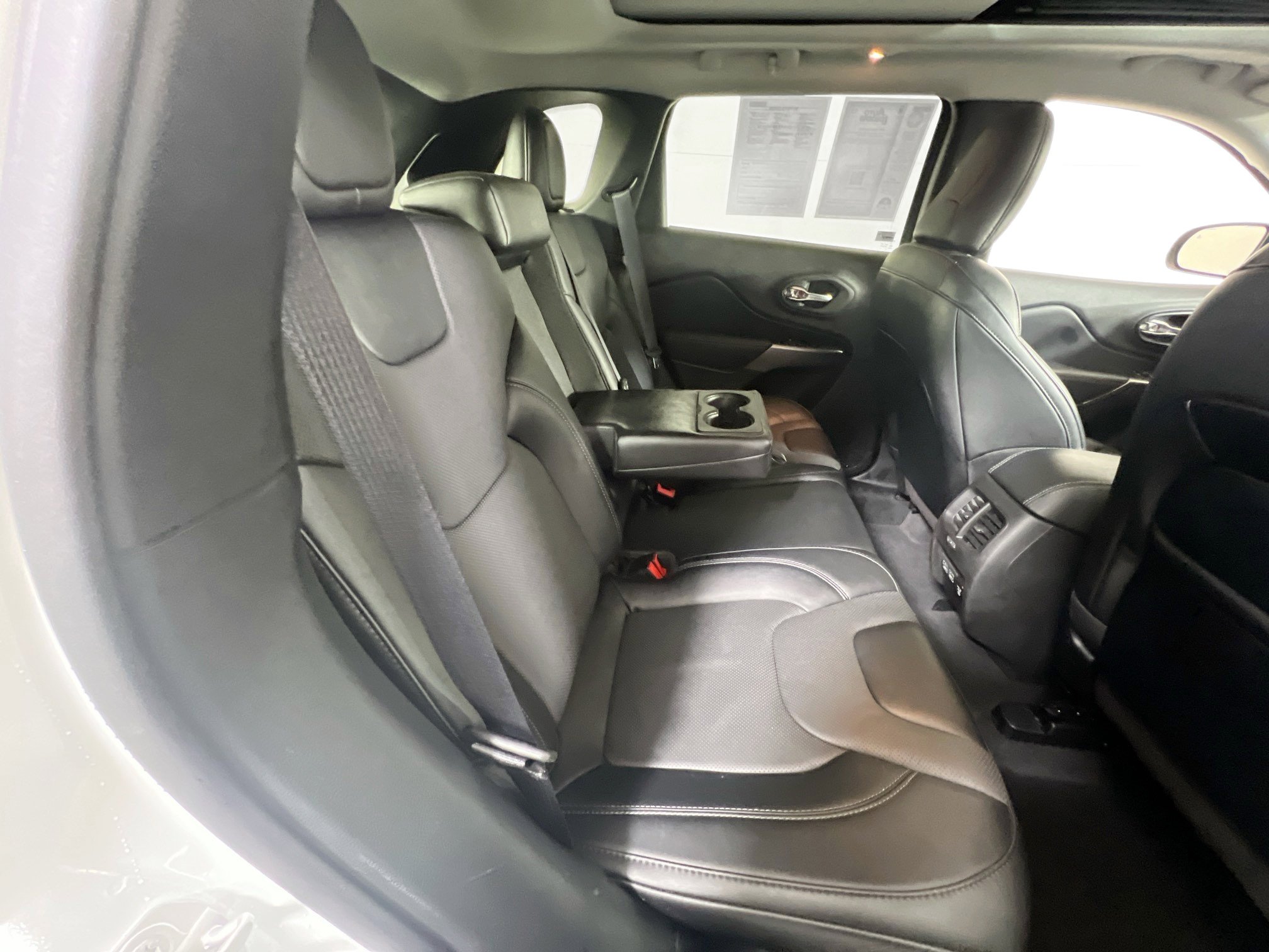 Used 2022 Jeep Cherokee Limited AWD/4WD image 26