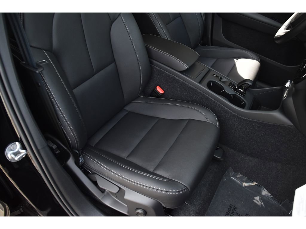 New 2026 Volvo XC40 B5 Core w/ Protection Package Premier AWD/4WD image 29
