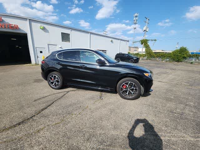 Used 2021 Alfa Romeo Stelvio Ti AWD/4WD image 8