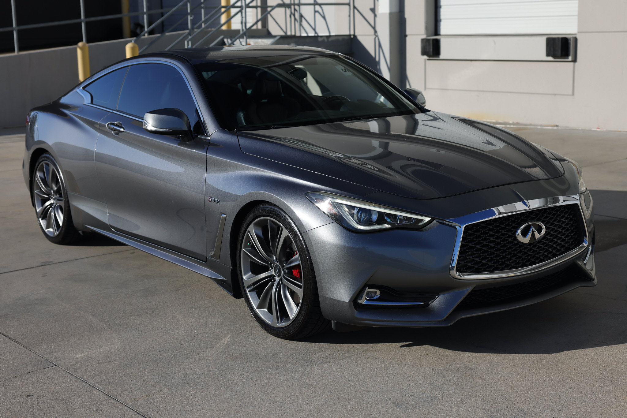 Used 2018 INFINITI Q60 Red Sport 400 w/ Sensory Package 3.0T Sport RWD image 19