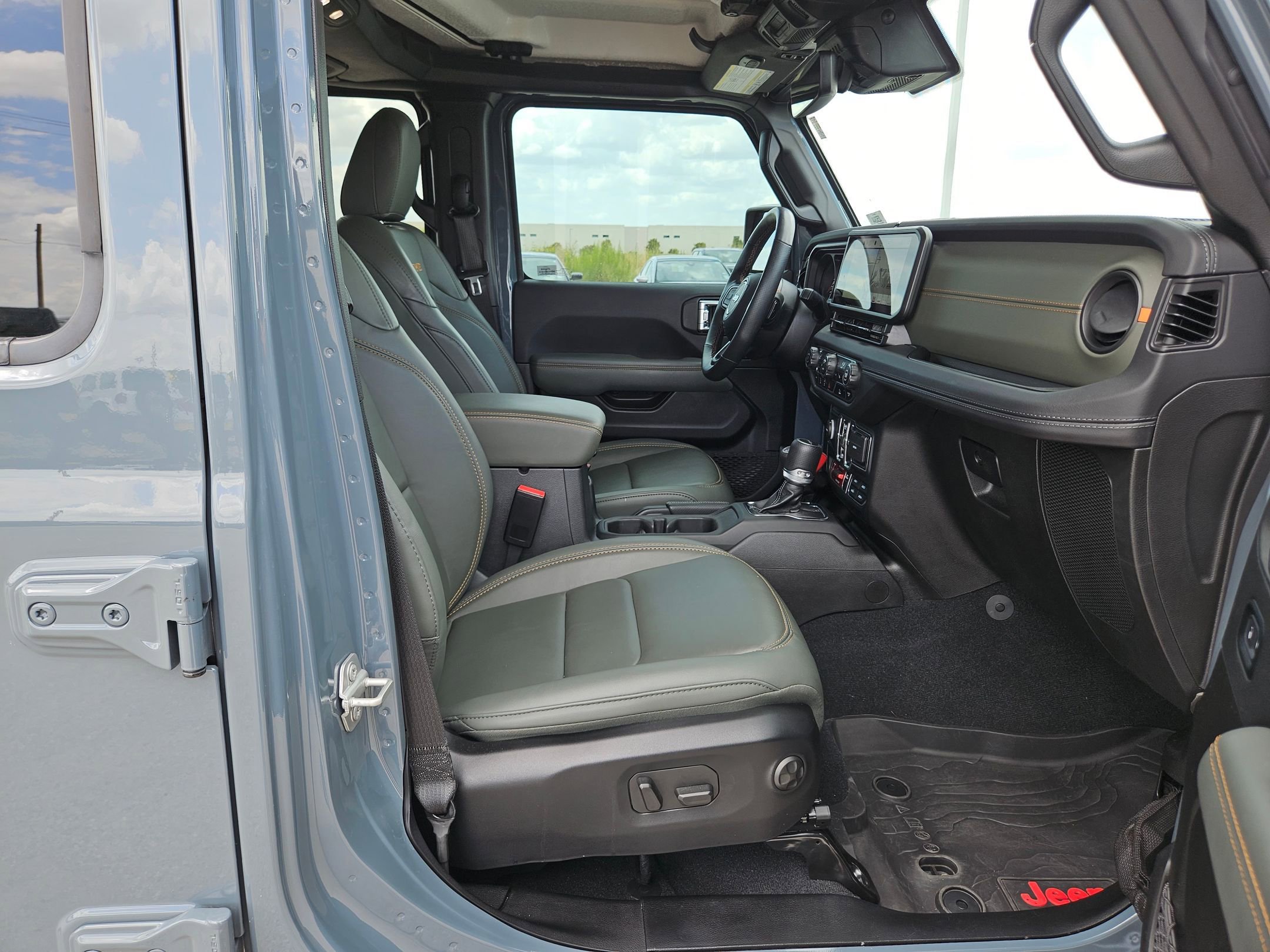 Certified 2024 Jeep Gladiator Mojave w/ Technology Group image 27