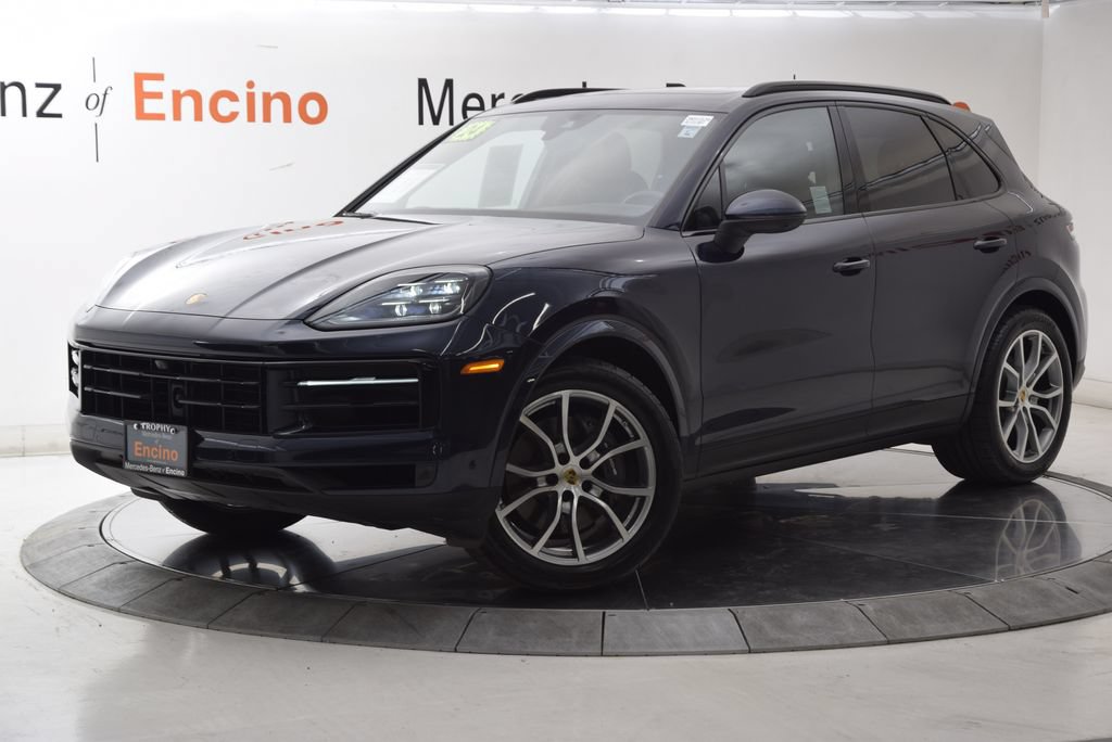 Used 2024 Porsche Cayenne AWD/4WD image 2