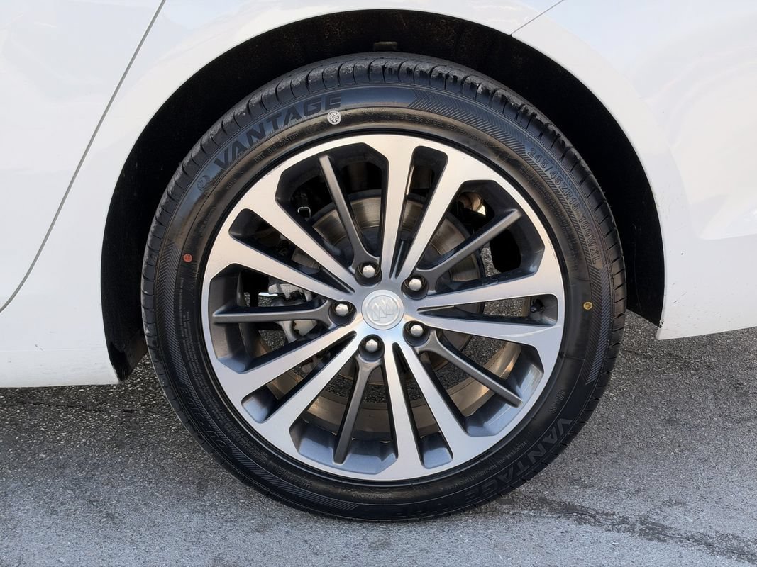 Used 2018 Buick Regal Essence w/ Driver Confidence Package #1 FWD image 27