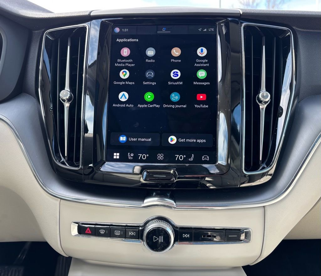 Certified 2023 Volvo XC60 B5 Core w/ Climate Package image 11