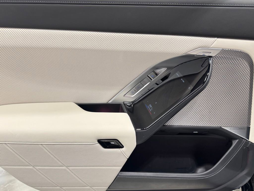 Used 2023 BMW 760i xDrive w/ Executive Package image 23