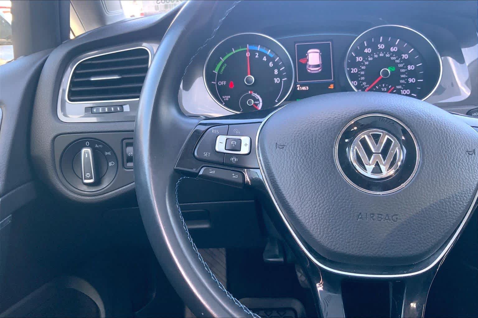 Used 2019 Volkswagen e-Golf SE w/ Driver Assistance Package FWD image 24