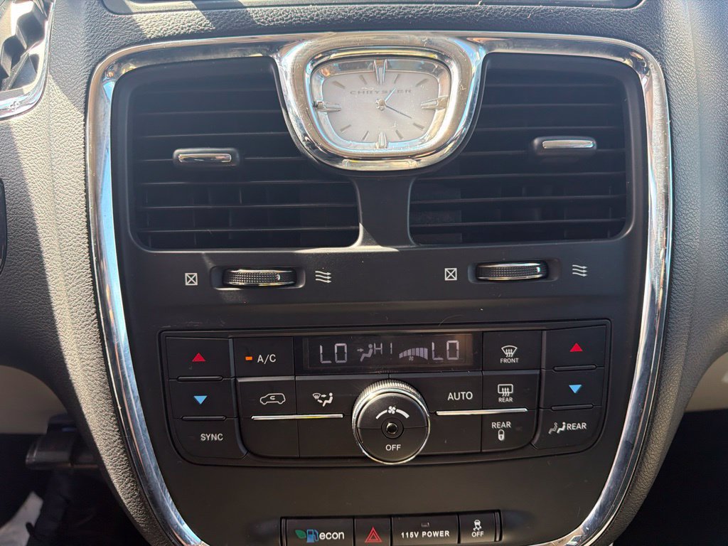 Used 2015 Chrysler Town & Country Touring FWD image 21