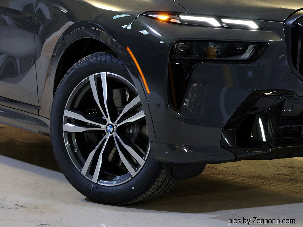 Used 2026 BMW X7 xDrive40i w/ M Sport Package image 3