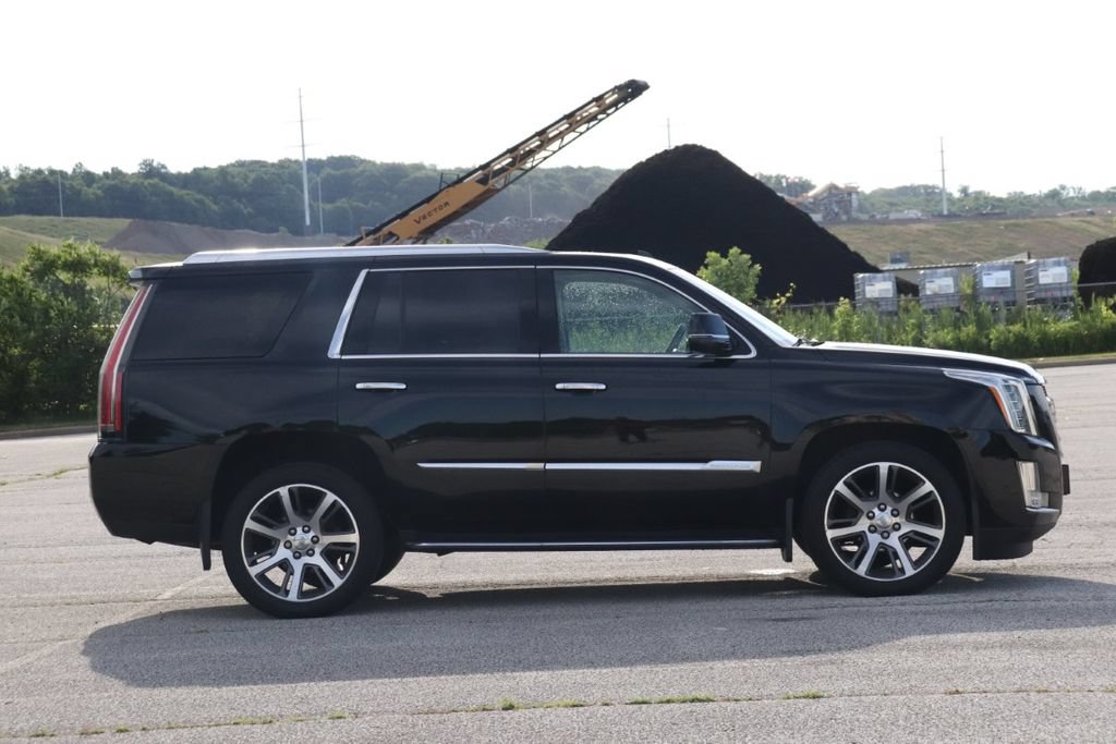 Used 2017 Cadillac Escalade Luxury AWD/4WD image 9