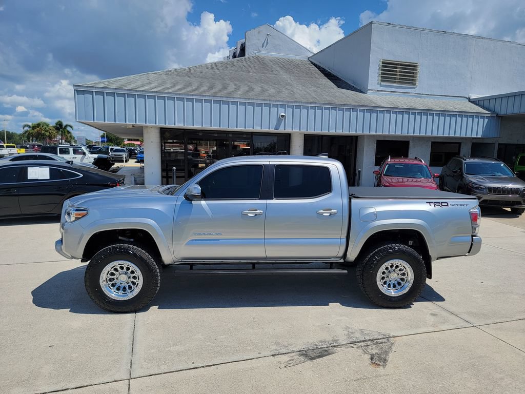 Used 2023 Toyota Tacoma TRD Sport RWD image 2