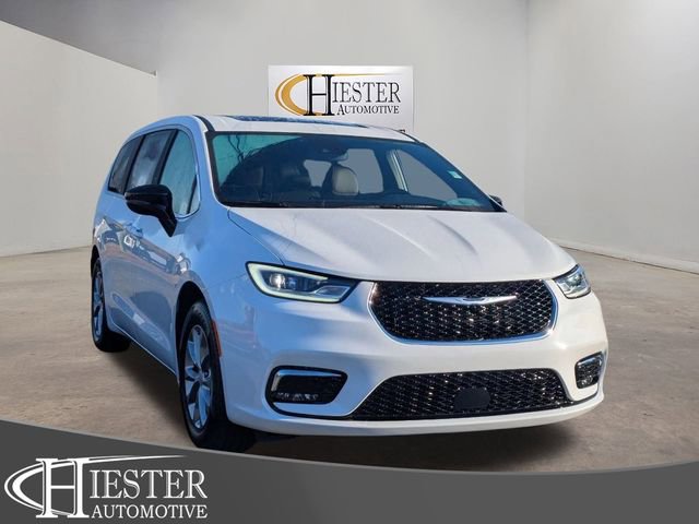 New 2026 Chrysler Pacifica Limited FWD image 1