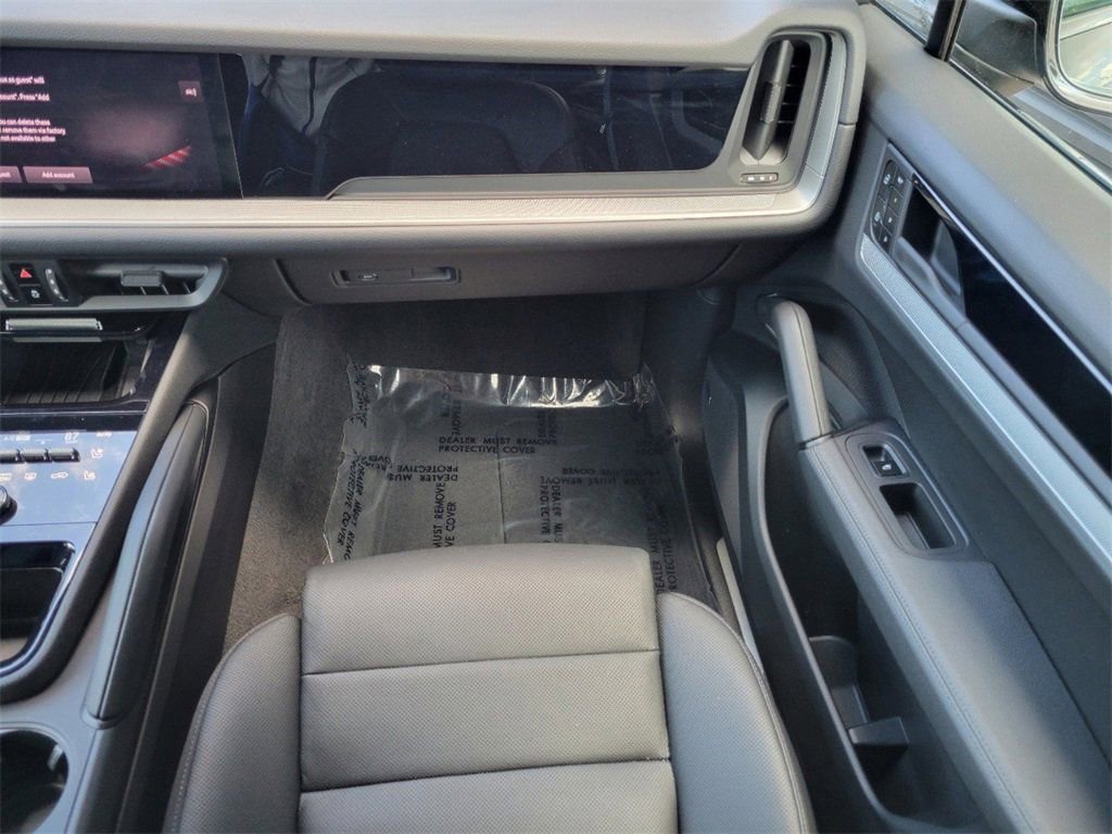 Certified 2025 Porsche Cayenne image 17