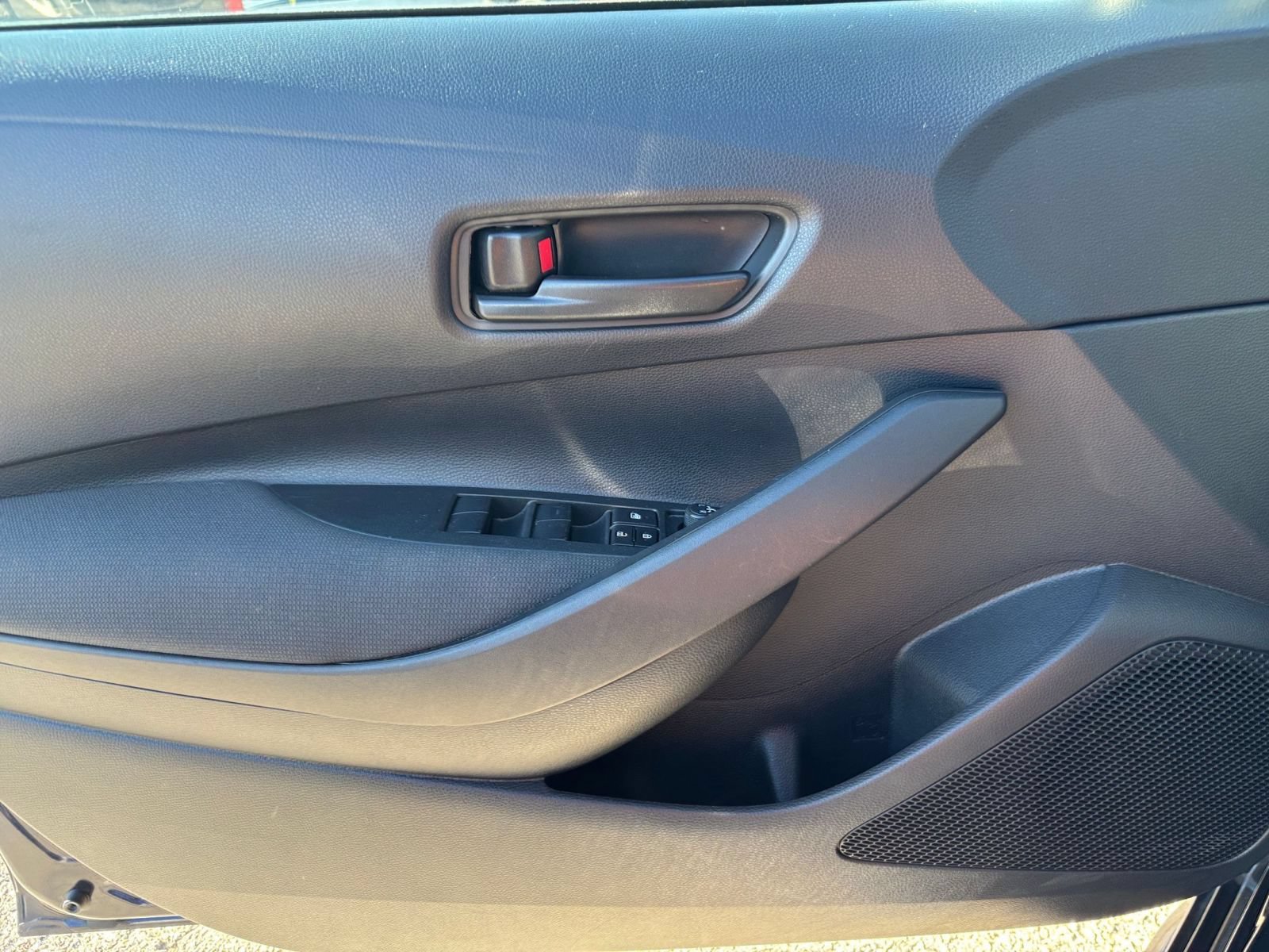Used 2025 Toyota Corolla LE FWD image 18