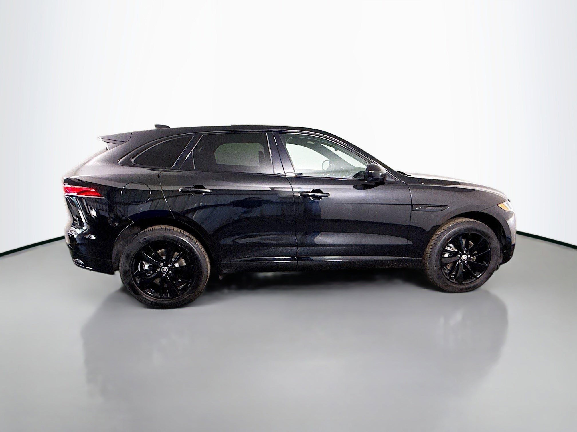 Used 2025 Jaguar F-PACE R-Dynamic S image 11