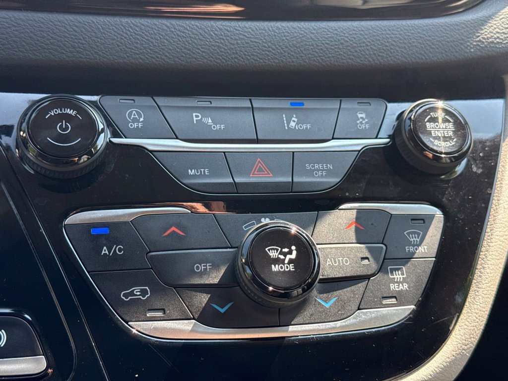 Used 2024 Chrysler Pacifica Touring-L FWD image 28