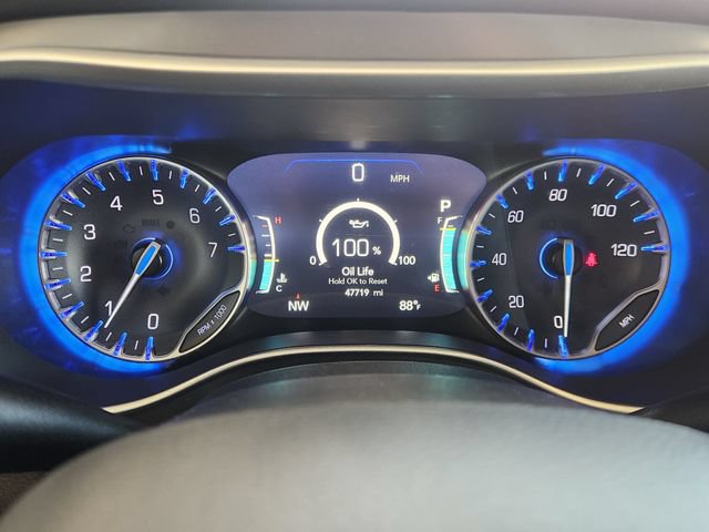 Used 2025 Chrysler Pacifica Select FWD image 7