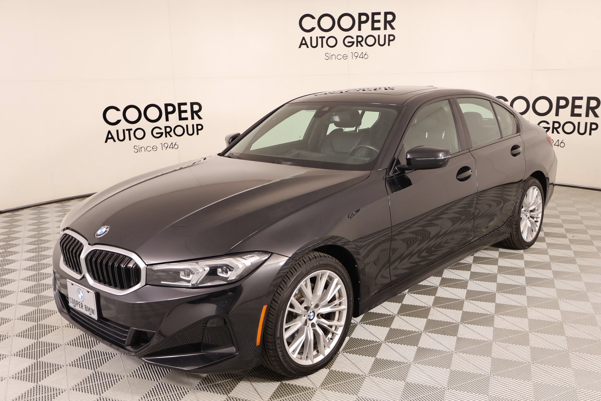 Used 2023 BMW 330i xDrive Sedan AWD/4WD image 11