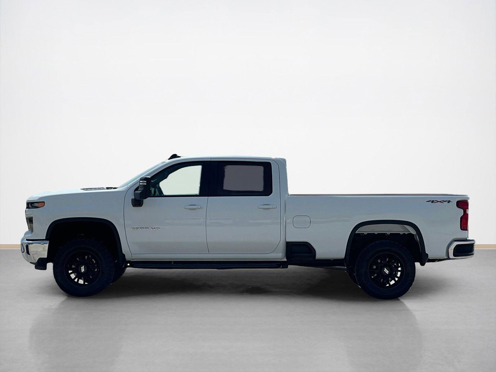 Used 2025 Chevrolet Silverado 2500 LT w/ Convenience Package AWD/4WD image 4