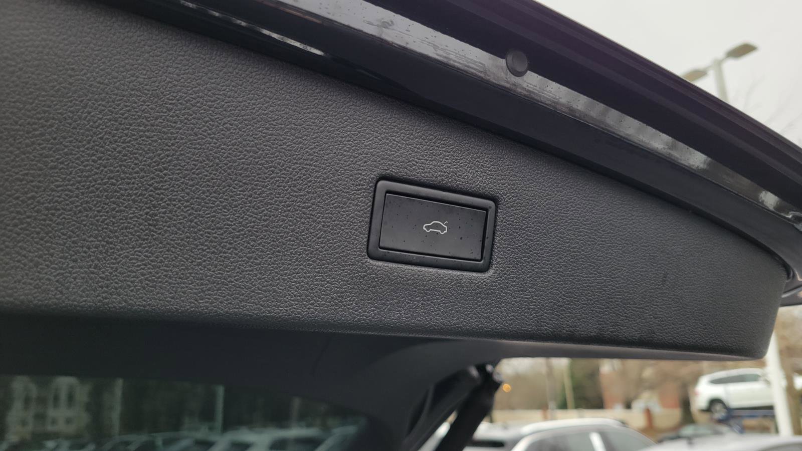 Used 2022 Volkswagen Tiguan SE w/ Panoramic Sunroof Package image 46